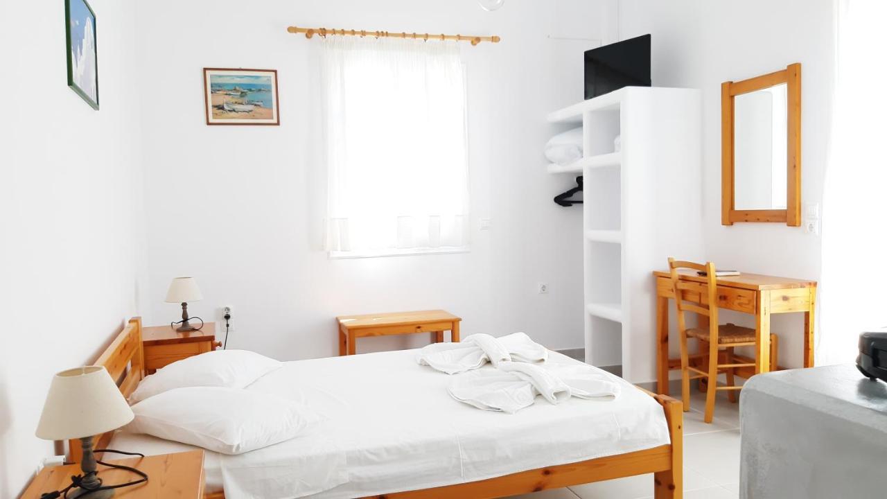Bizas Rooms & Studios Parikia  Luaran gambar