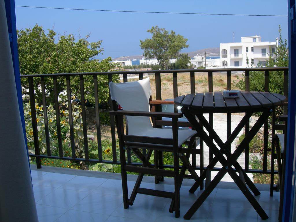 Bizas Rooms & Studios Parikia  Luaran gambar