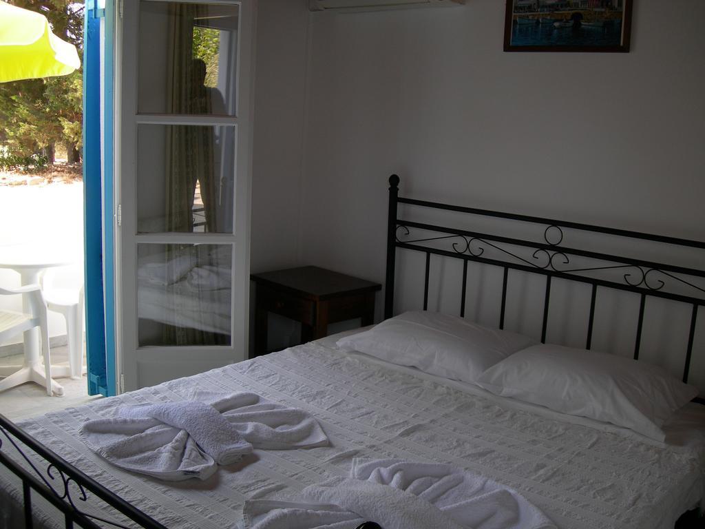 Bizas Rooms & Studios Parikia  Luaran gambar