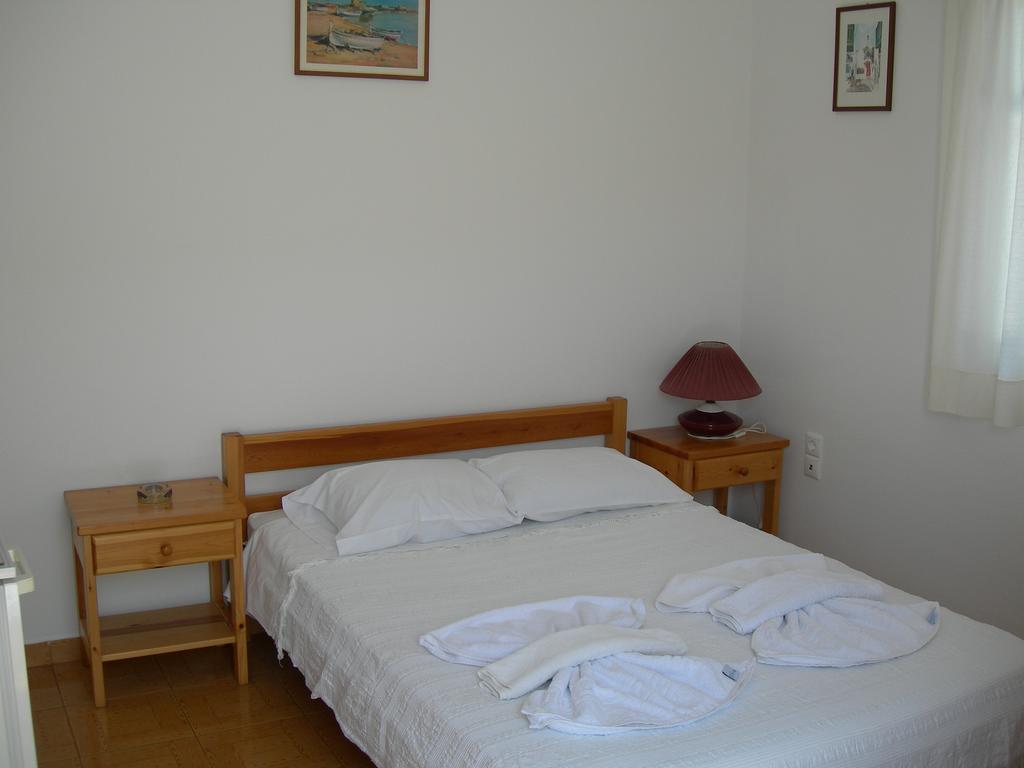 Bizas Rooms & Studios Parikia  Luaran gambar