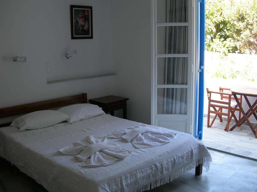 Bizas Rooms & Studios Parikia  Luaran gambar