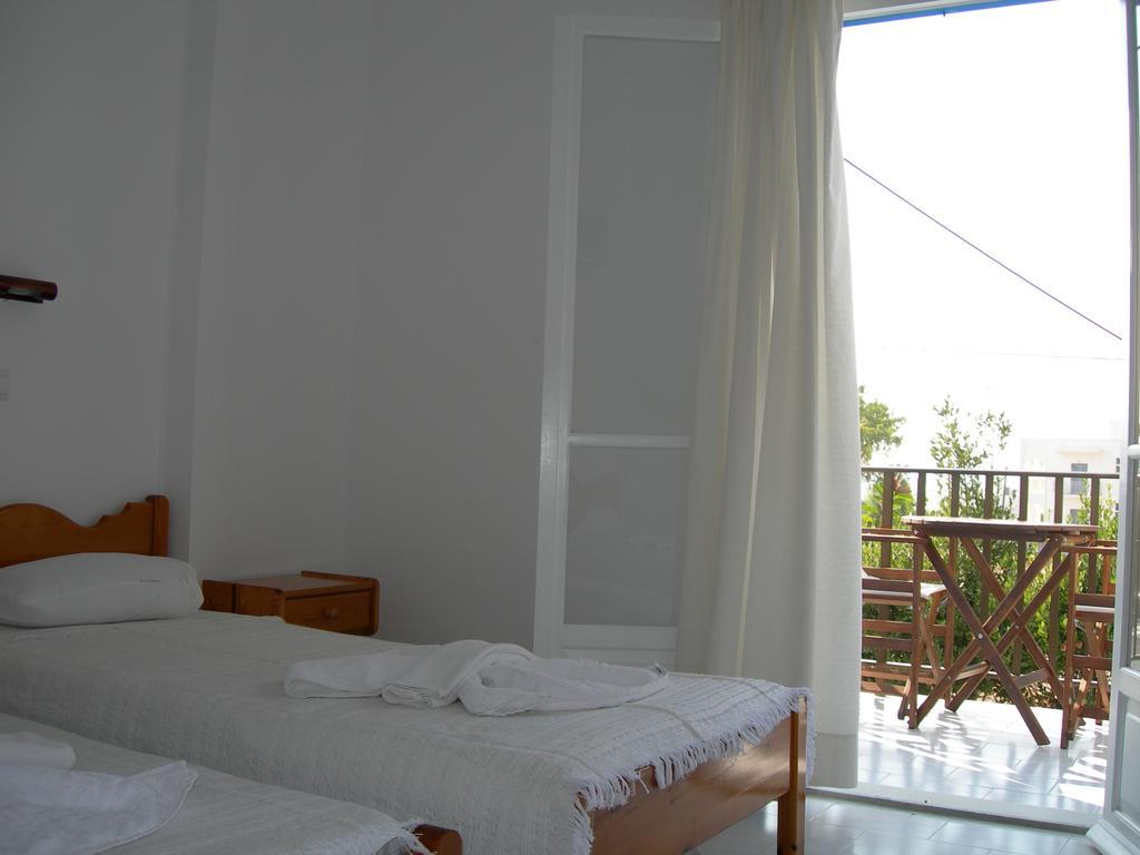 Bizas Rooms & Studios Parikia  Luaran gambar