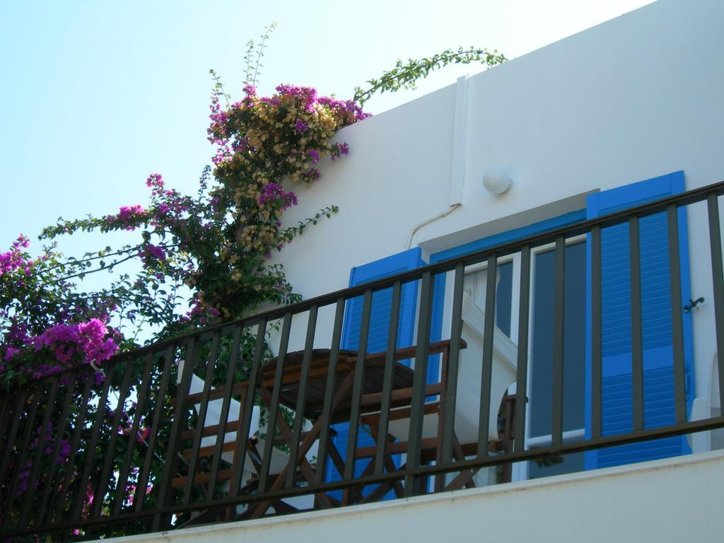 Bizas Rooms & Studios Parikia  Luaran gambar