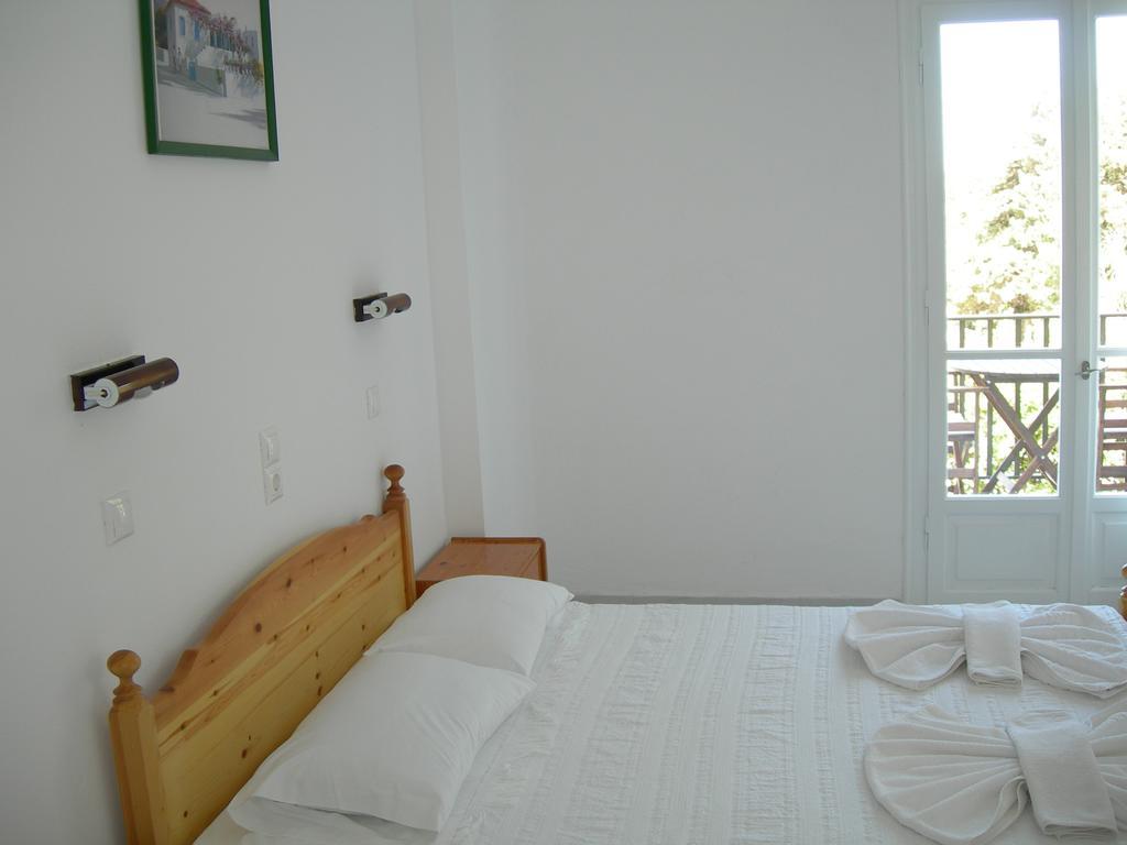 Bizas Rooms & Studios Parikia  Luaran gambar