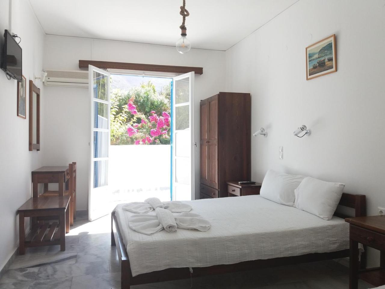 Bizas Rooms & Studios Parikia  Luaran gambar